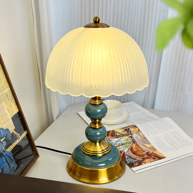 Vintage - Style Ceramic Table Lamp